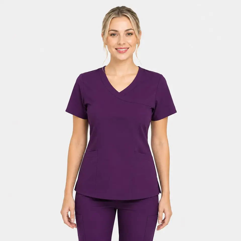 Blusa Clínica Mujer Morado con Corte Asimétrico | Modelo Aurora 2