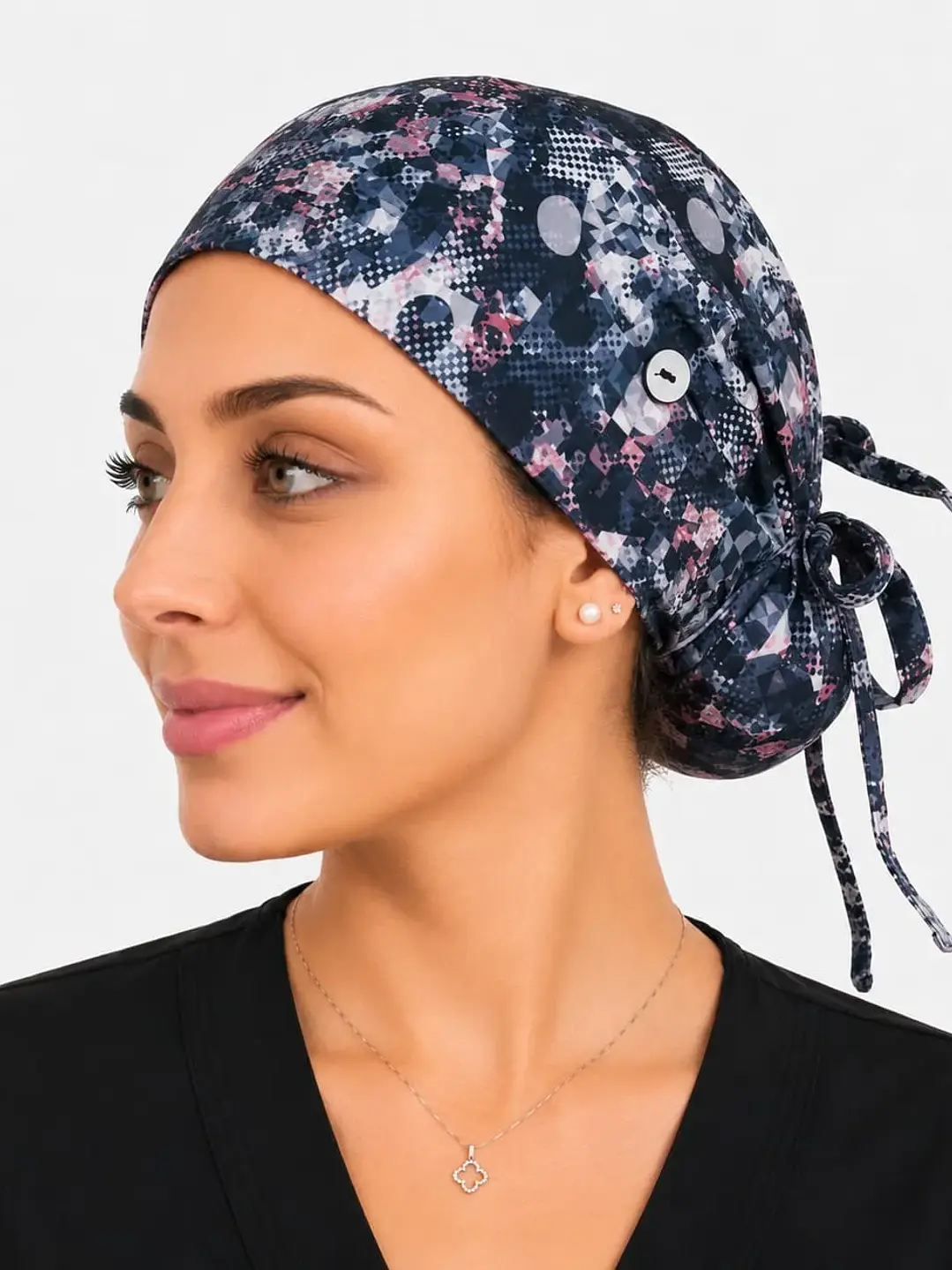 Gorro Médico Estampado Galaxia para Mujer con Botón - Uniformes clínicos Égida Chile