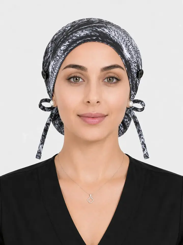 Gorro Médico Estampado Nebulusa Gris para Mujer con Botón 2