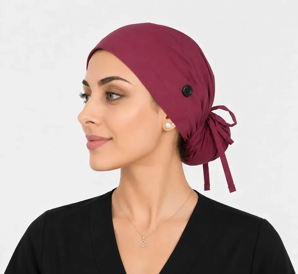 Gorro Quirúrgico Elástico con Botones para Mascarilla – Premium burdeo 1