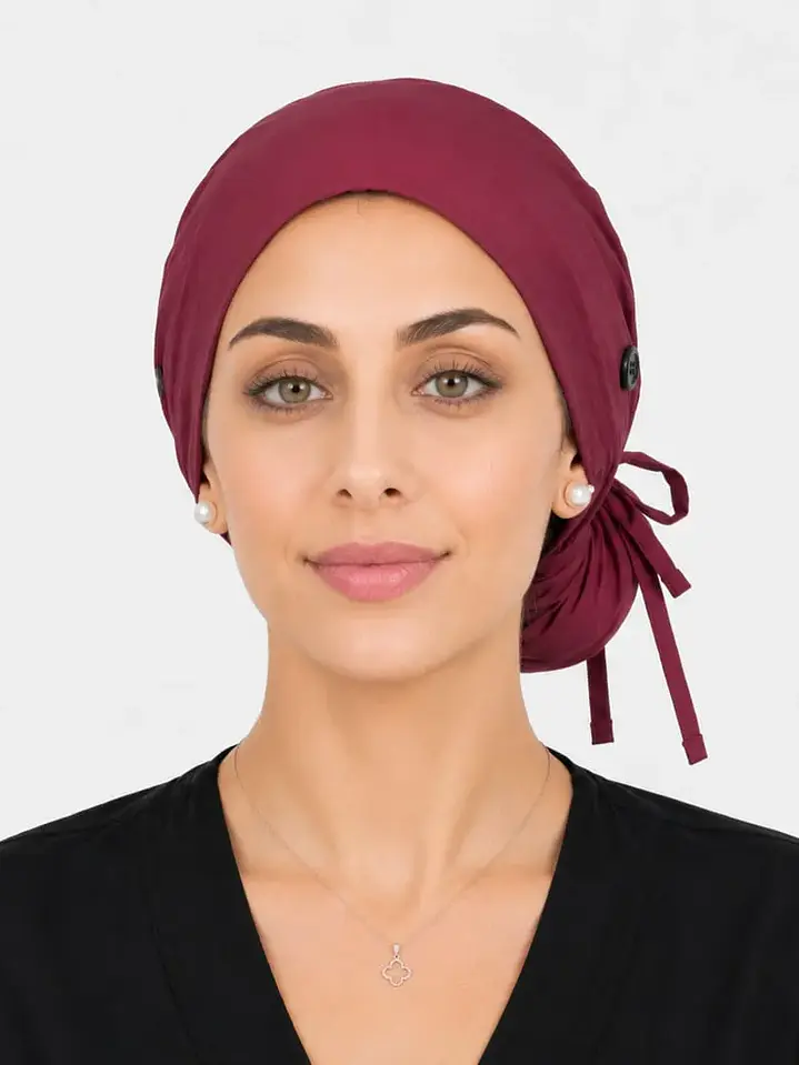 Gorro Quirúrgico Elástico con Botones para Mascarilla – Premium burdeo 3