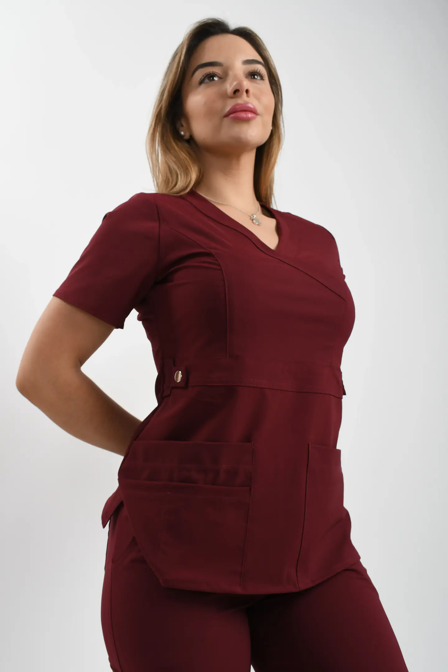 Conjunto Clínico Cargo Premium Antifluido Mujer – Burdeo 2