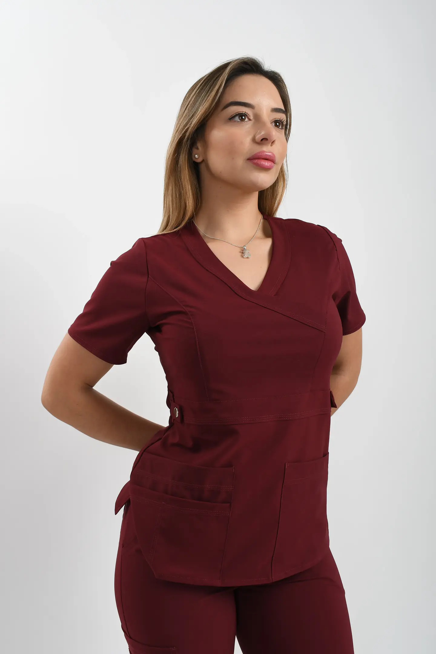 Conjunto Clínico Cargo Premium Antifluido Mujer – Burdeo 3