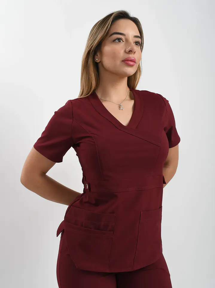 Conjunto Clínico Cargo Premium Antifluido Mujer – Burdeo 3
