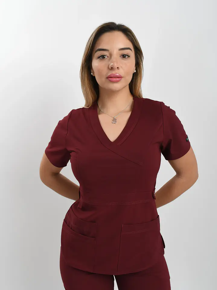Conjunto Clínico Cargo Premium Antifluido Mujer – Burdeo 4