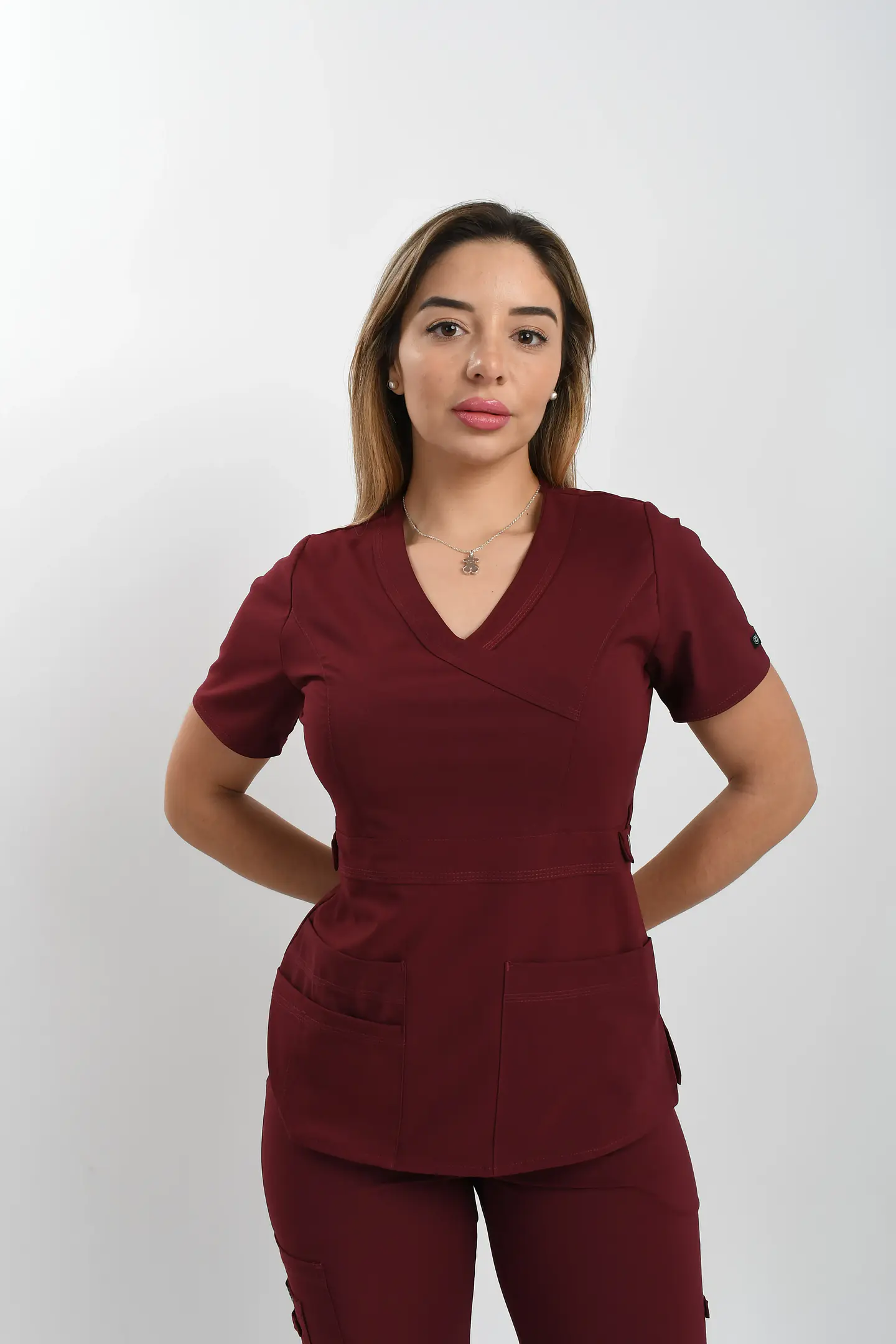 Conjunto Clínico Cargo Premium Antifluido Mujer – Burdeo 7