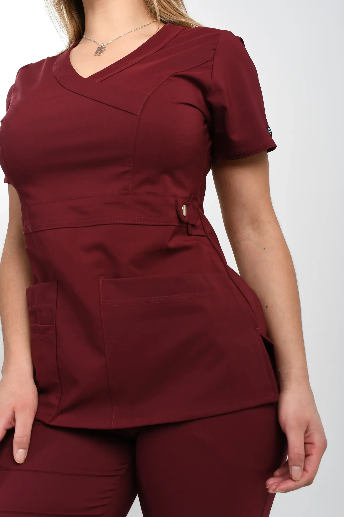 Conjunto Clínico Cargo Premium Antifluido Mujer – Burdeo 8