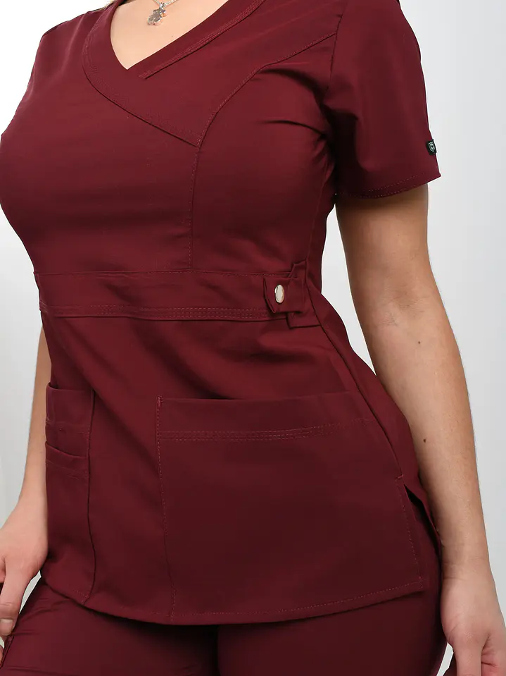 Conjunto Clínico Cargo Premium Antifluido Mujer – Burdeo 7