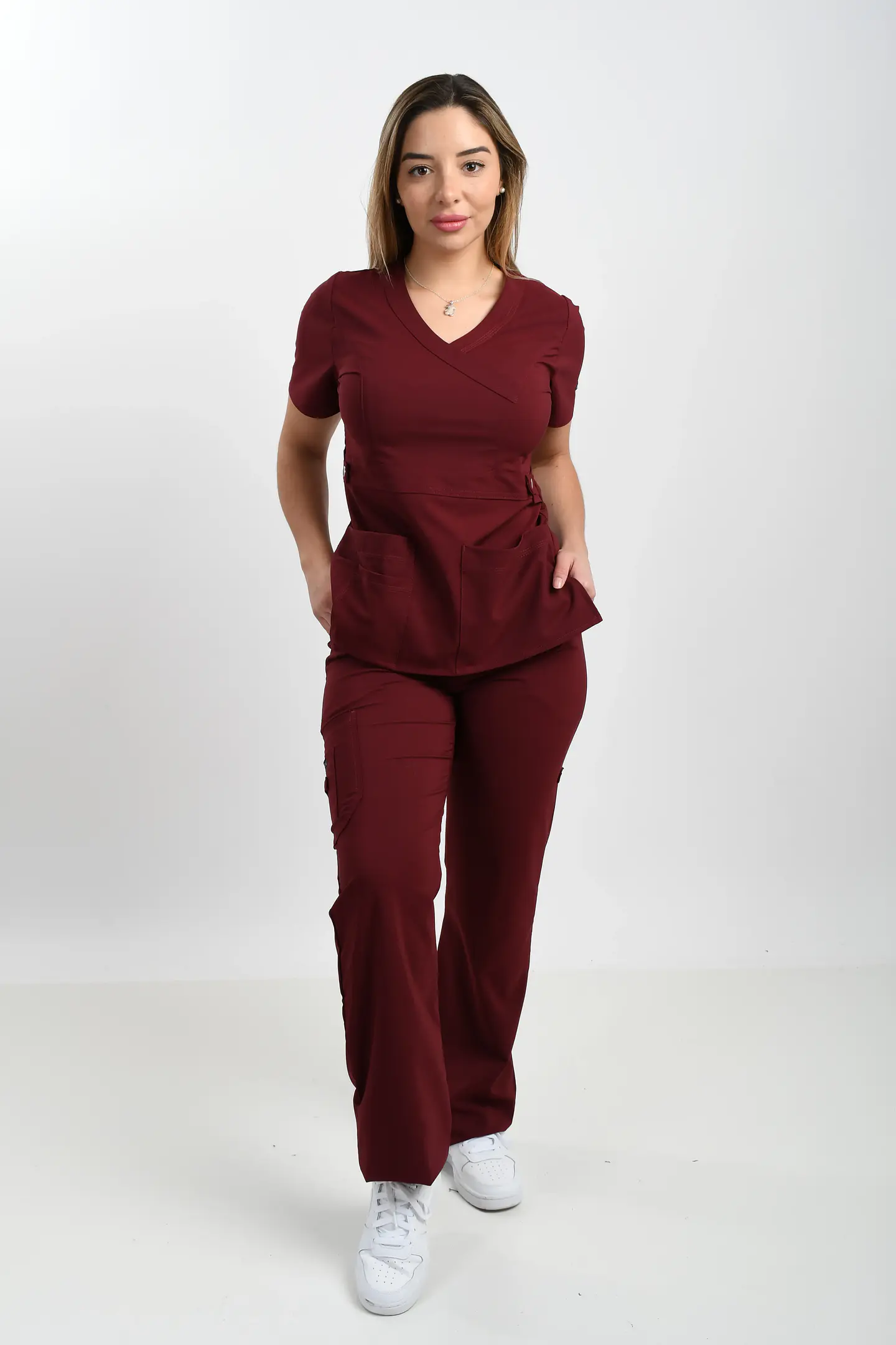 Conjunto Clínico Cargo Premium Antifluido Mujer – Burdeo 1