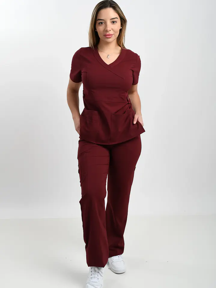 Conjunto Clínico Cargo Premium Antifluido Mujer – Burdeo 1