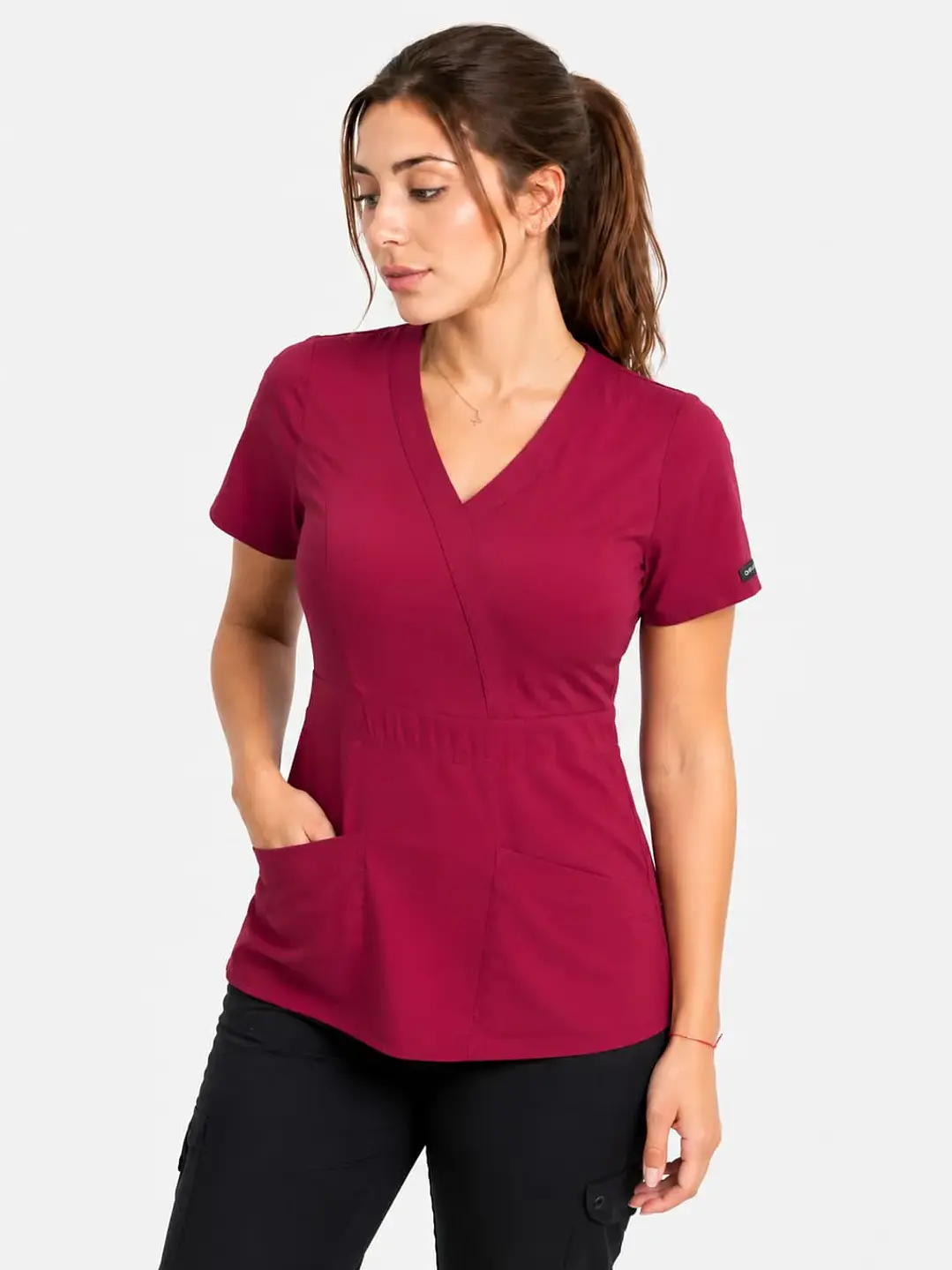 Blusa Modelo Venus Burdeo - Tela Elasticada Antifluido - Uniformes clínicos Égida Chile