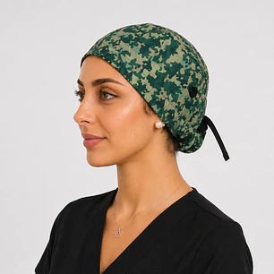 Gorro Clínico Camuflado con Botón – Estilo Quirúrgico Santiago