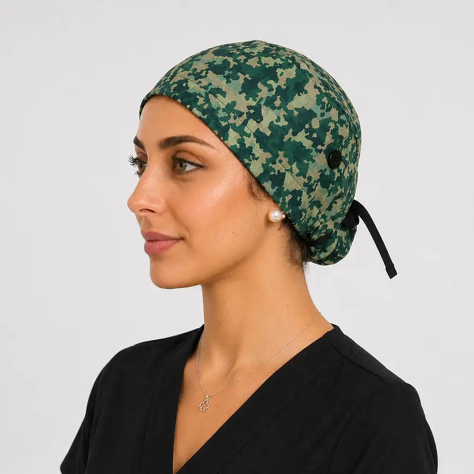 Gorro Clínico Camuflado con Botón – Estilo Quirúrgico Santiago 1