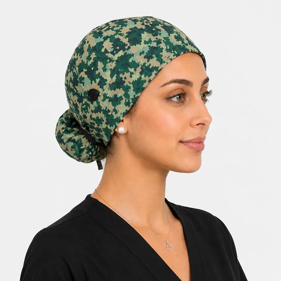 Gorro Clínico Camuflado con Botón – Estilo Quirúrgico Santiago 3