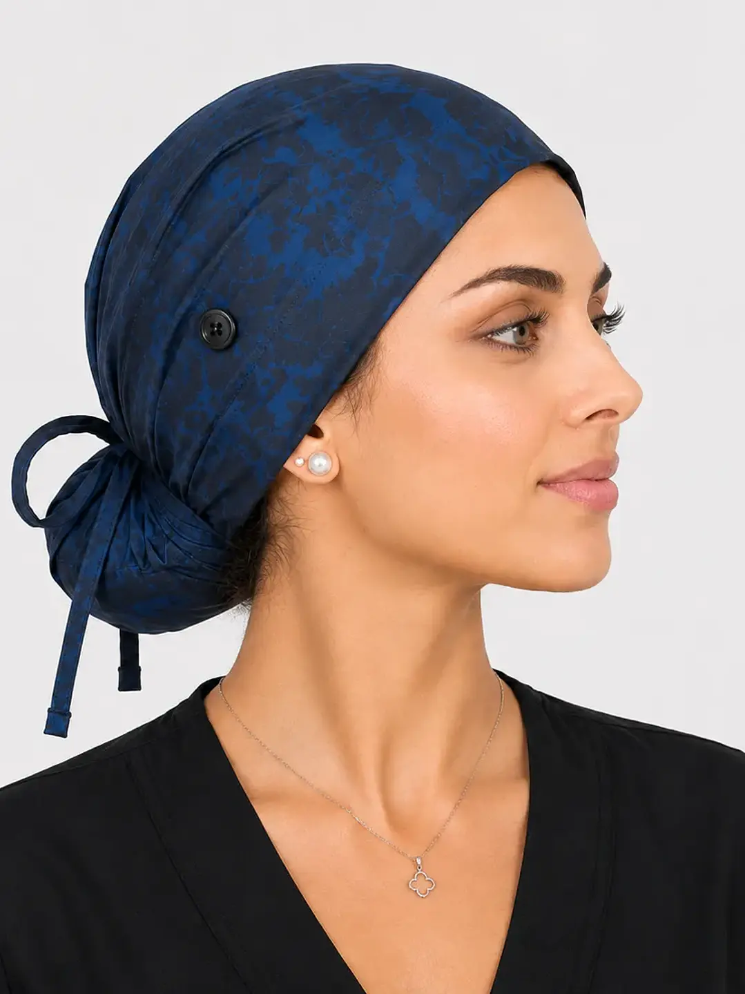 Gorro Clínico con Botones para Mascarilla - Azul Marino Texturizado - Uniformes clínicos Égida Chile