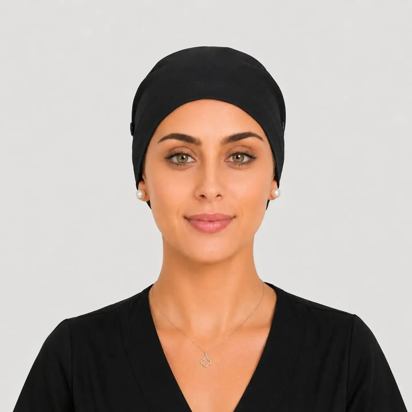 Gorro Clínico con Botones para Mascarilla - Negro Liso Premium 2