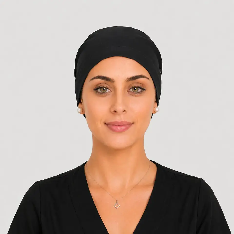 Gorro Clínico con Botones para Mascarilla - Negro Liso Premium 2