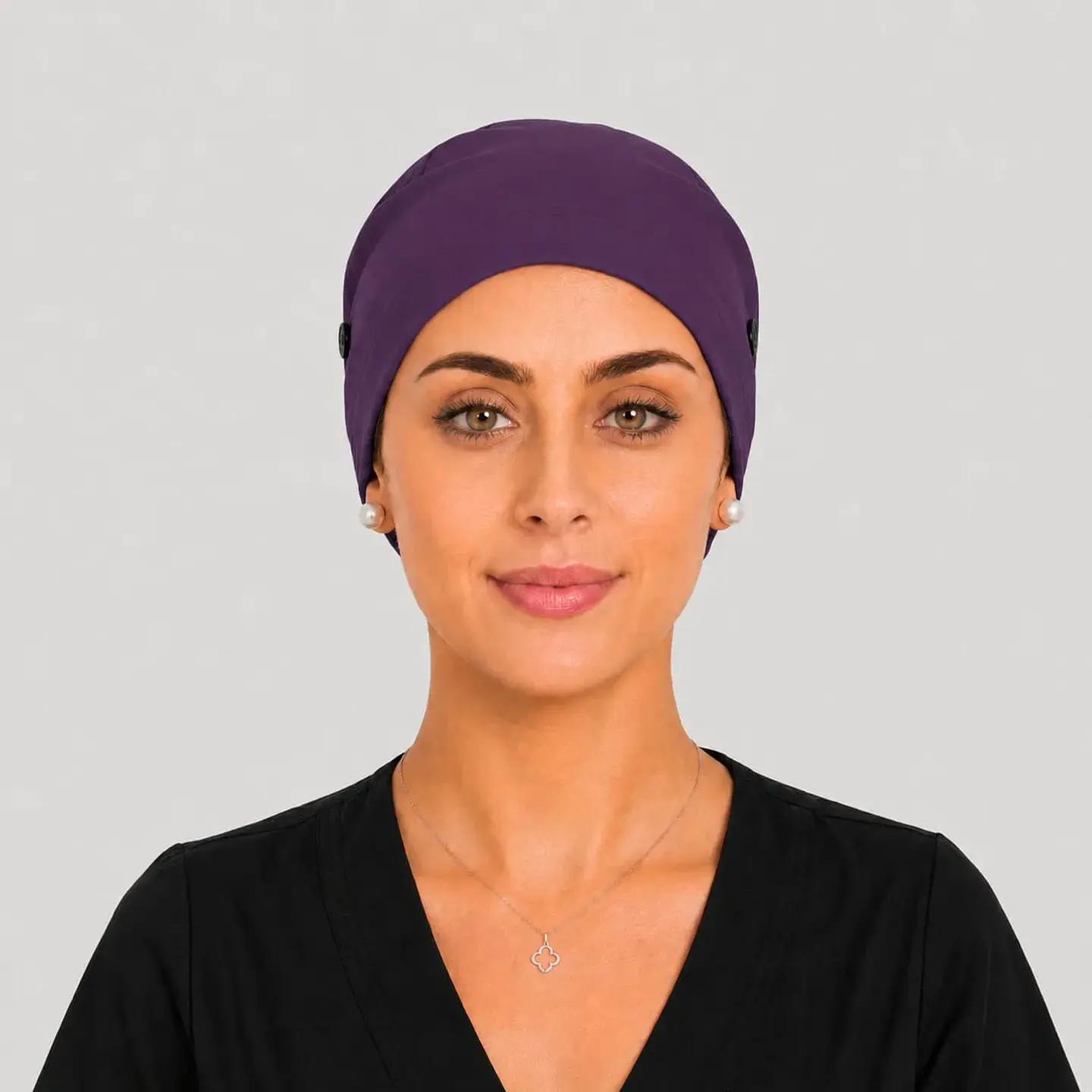 Gorro Clínico Morado con Botón – Antifluido y Ajustable 2