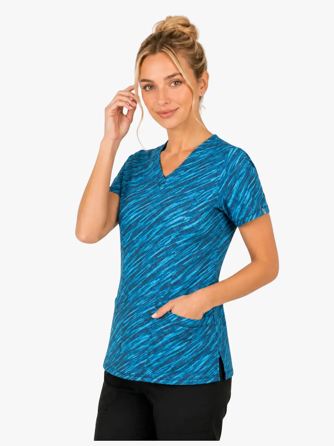 Blusa Clínica Estampada Safari Turquesa Premium - Uniformes clínicos Égida Chile