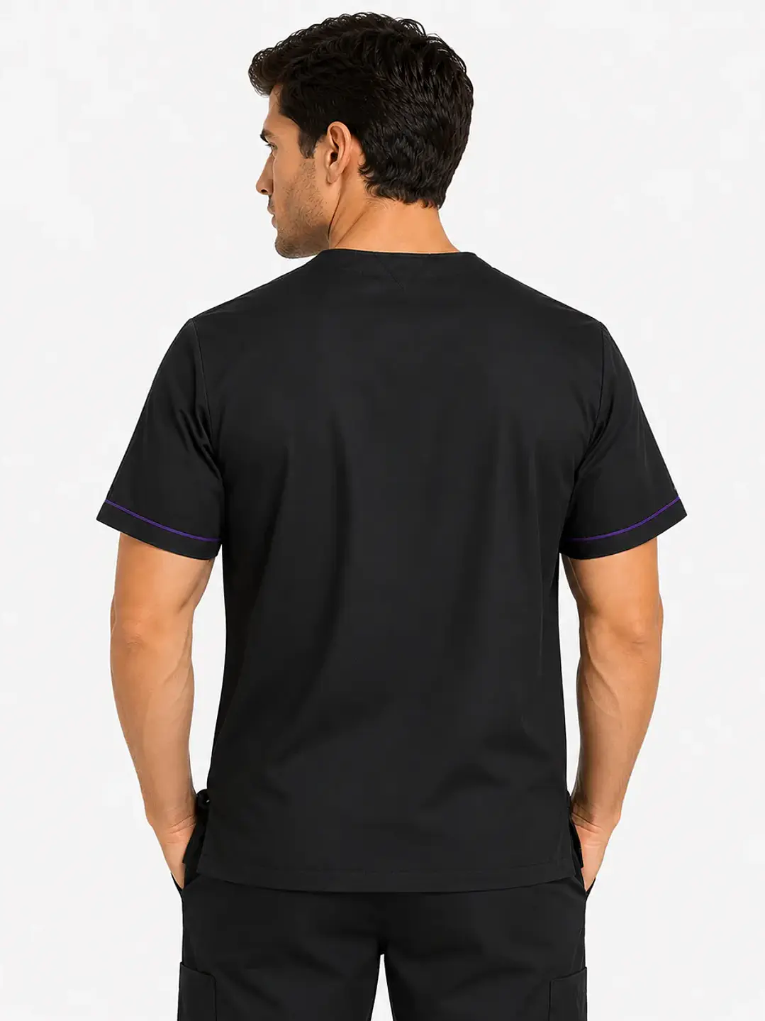 Polera Clínica Cargo Hombre Negro con Aplicación Morada | Med Comfort Flex - Uniformes clínicos Égida Chile