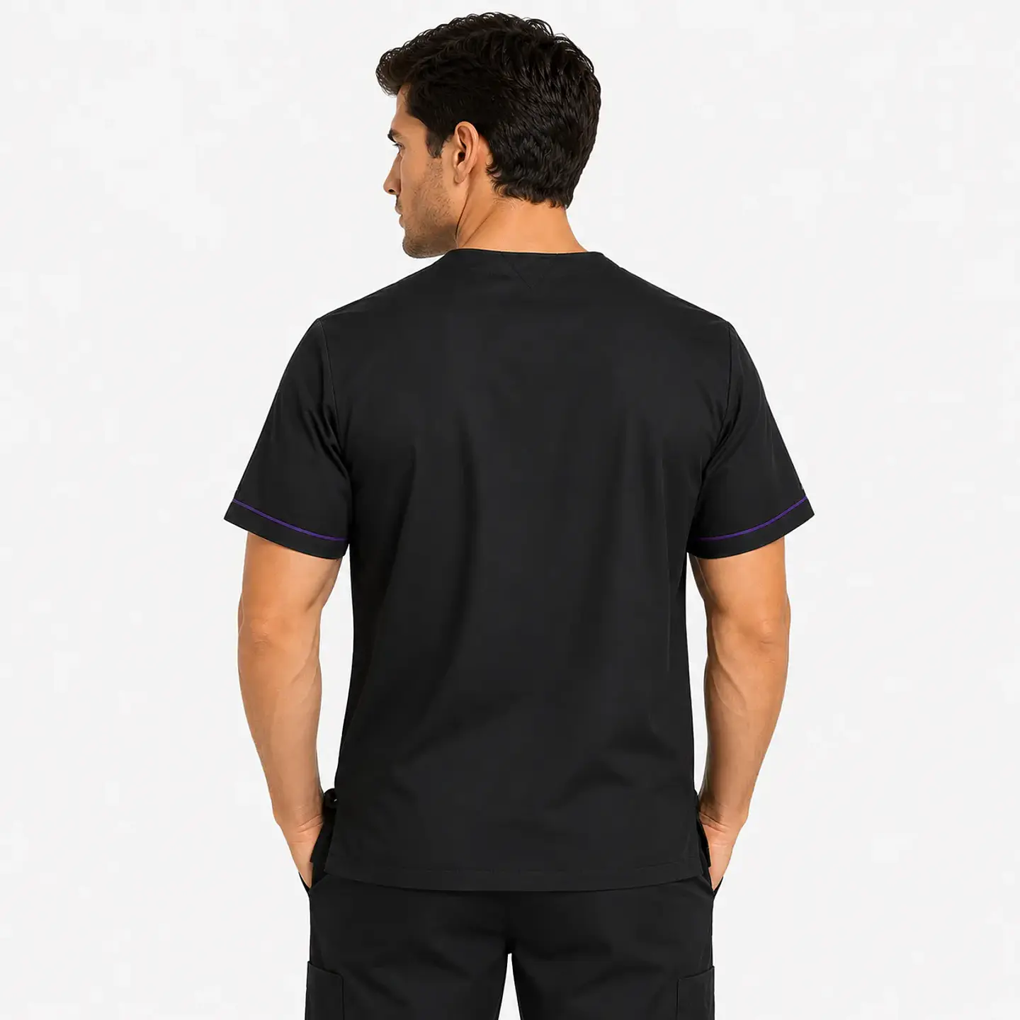 Polera Clínica Cargo Hombre Negro con Aplicación Morada | Med Comfort Flex 3