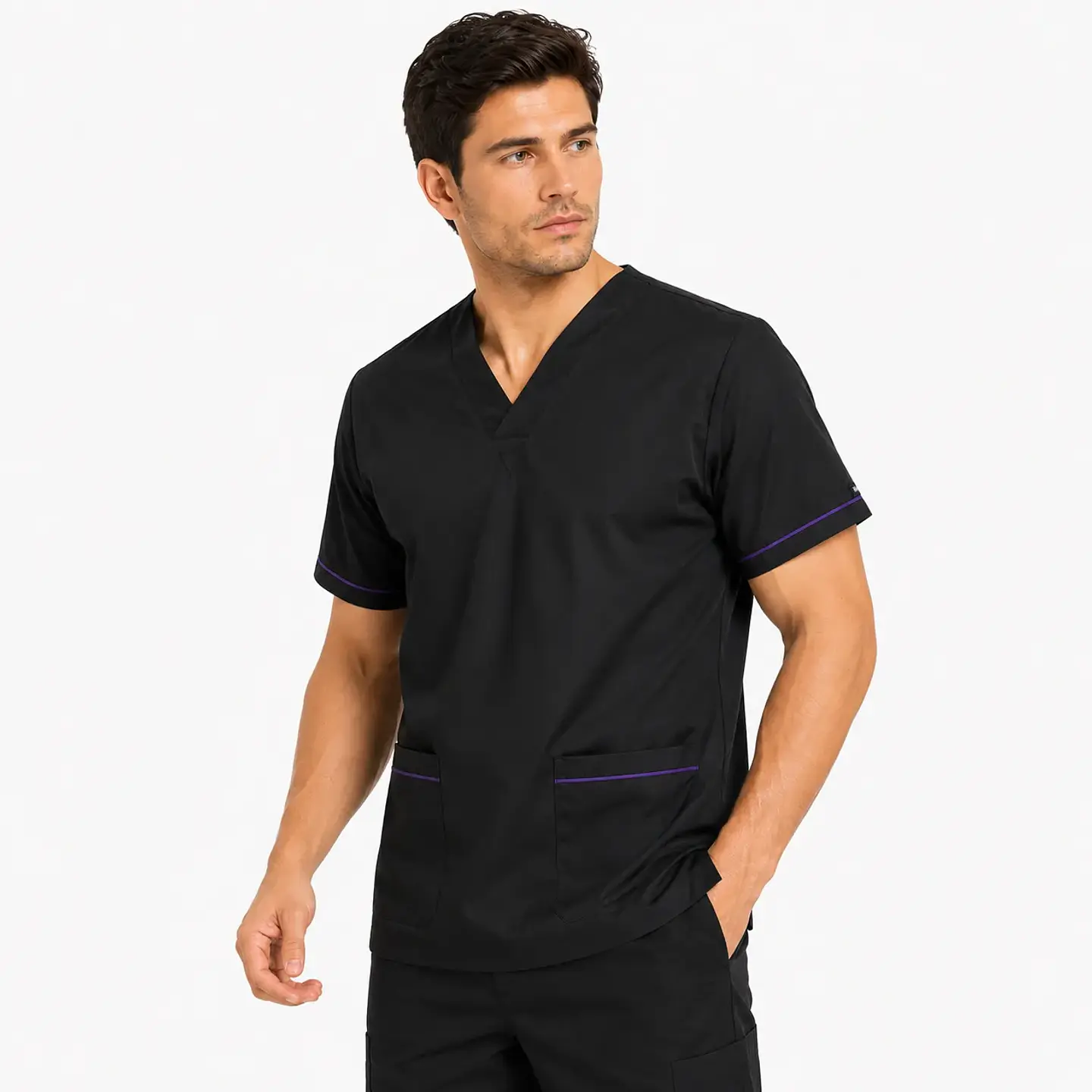 Polera Clínica Cargo Hombre Negro con Aplicación Morada | Med Comfort Flex 1