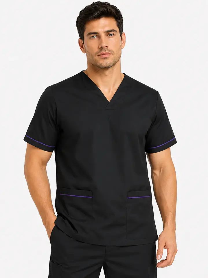 Polera Clínica Cargo Hombre Negro con Aplicación Morada | Med Comfort Flex 2