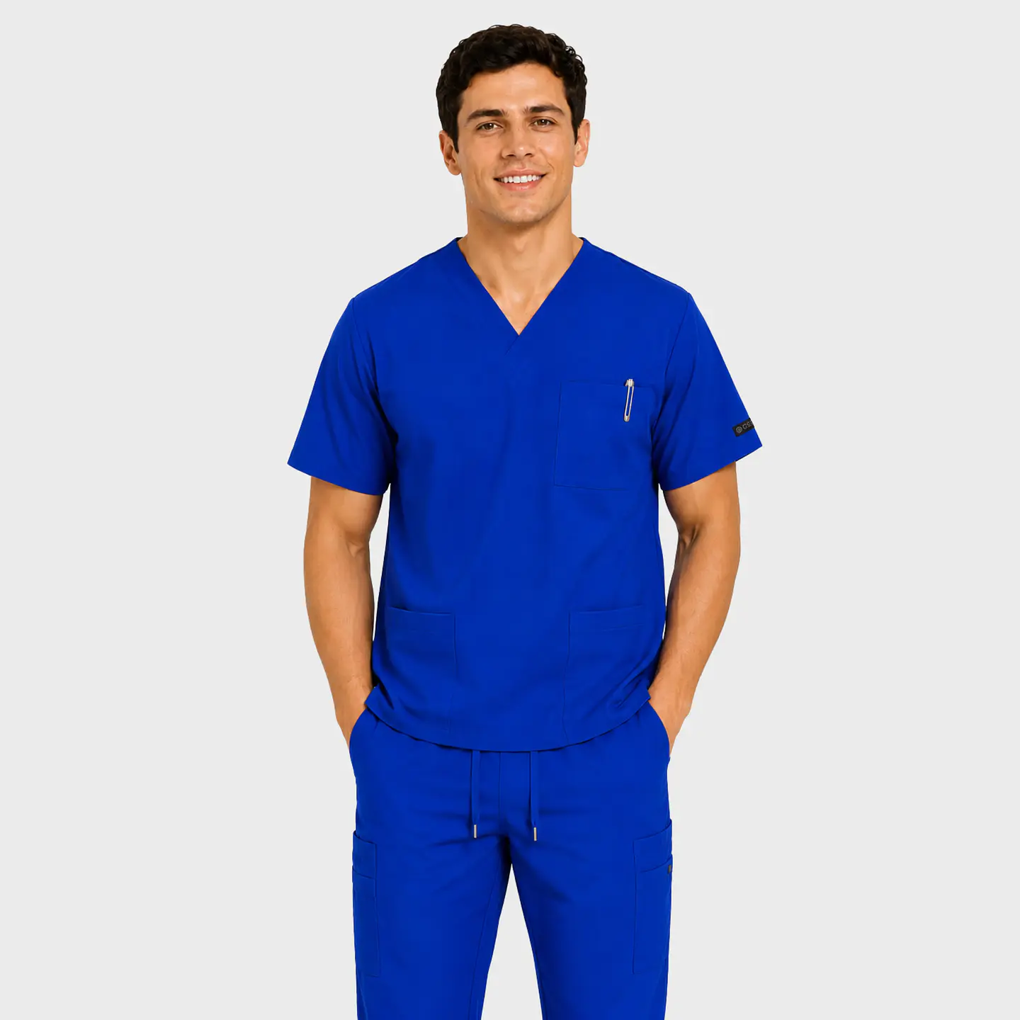 Polera Médica Cargo Hombre Cuello en V Antifluido Azul Rey | Egida 2