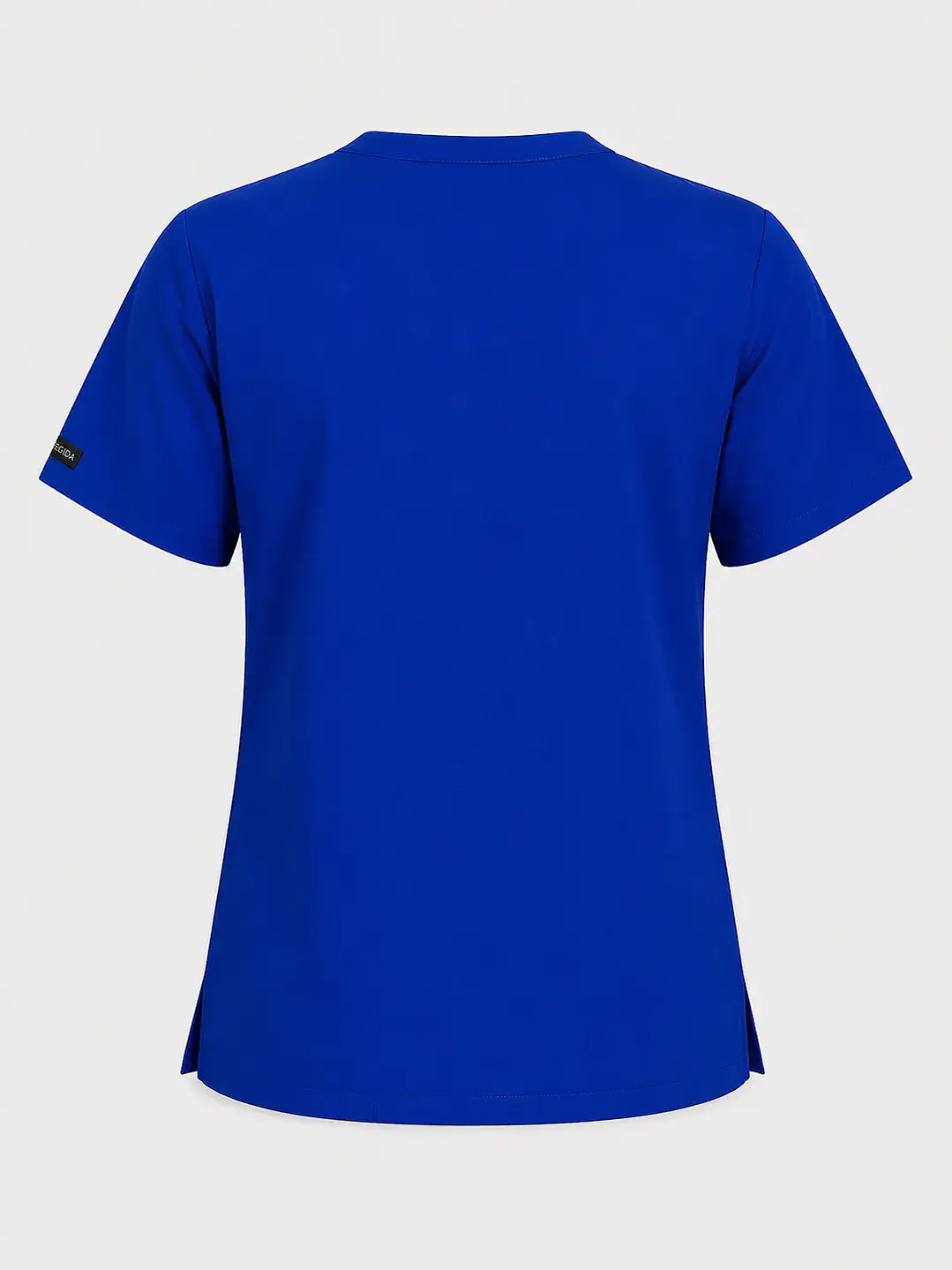 Polera Médica Cargo Hombre Cuello en V Antifluido Azul Rey | Egida - Uniformes clínicos Égida Chile