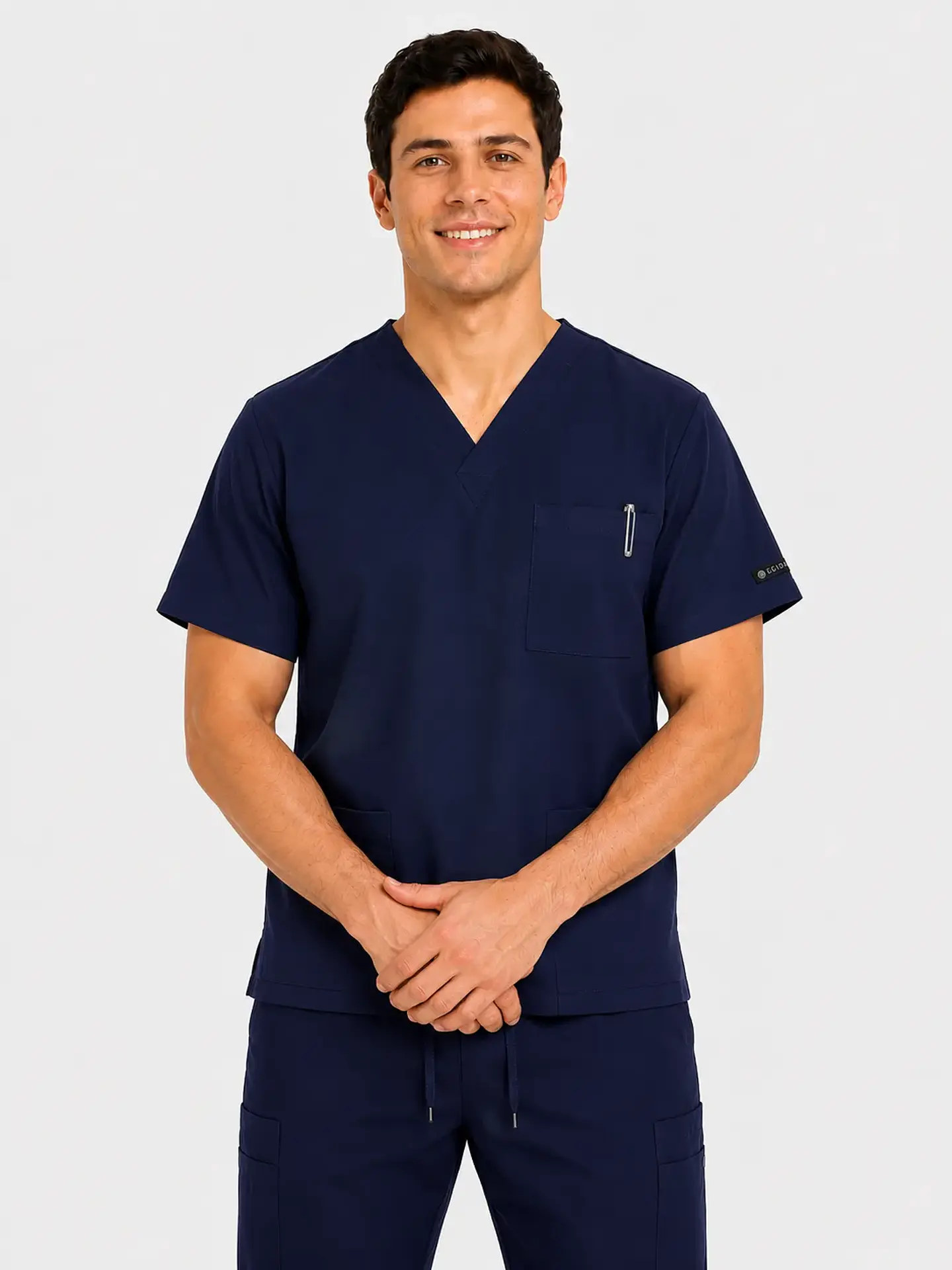 Polera Médica Cargo Hombre Cuello en V Antifluido Azul Marino | Egida 2