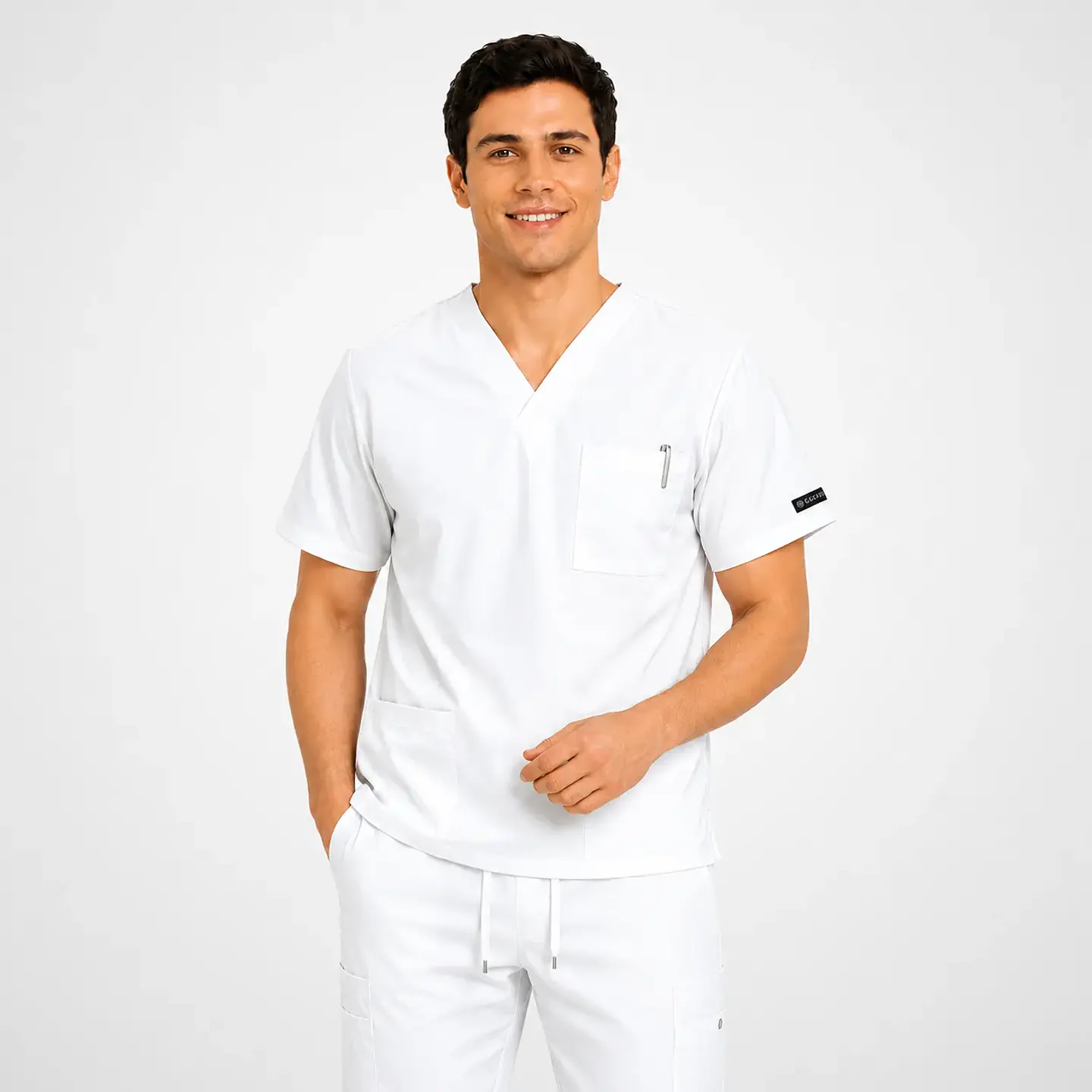 Polera Médica Cargo Hombre Cuello en V Antifluido Blanco | Egida 2