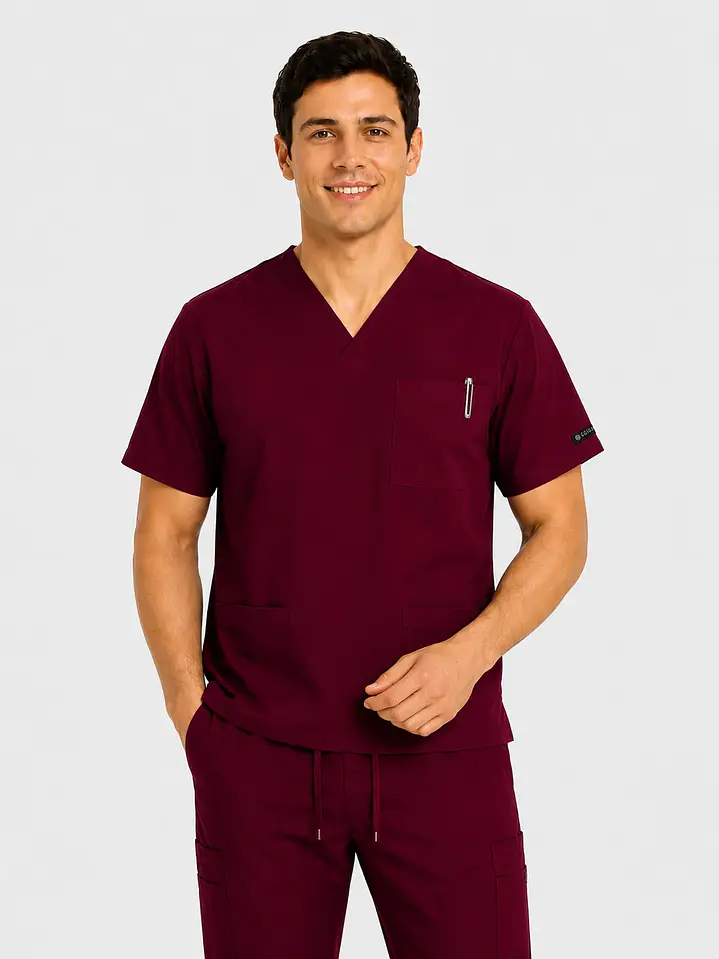 Polera Médica Cargo Hombre Cuello en V Antifluido Burdeo | Egida 2