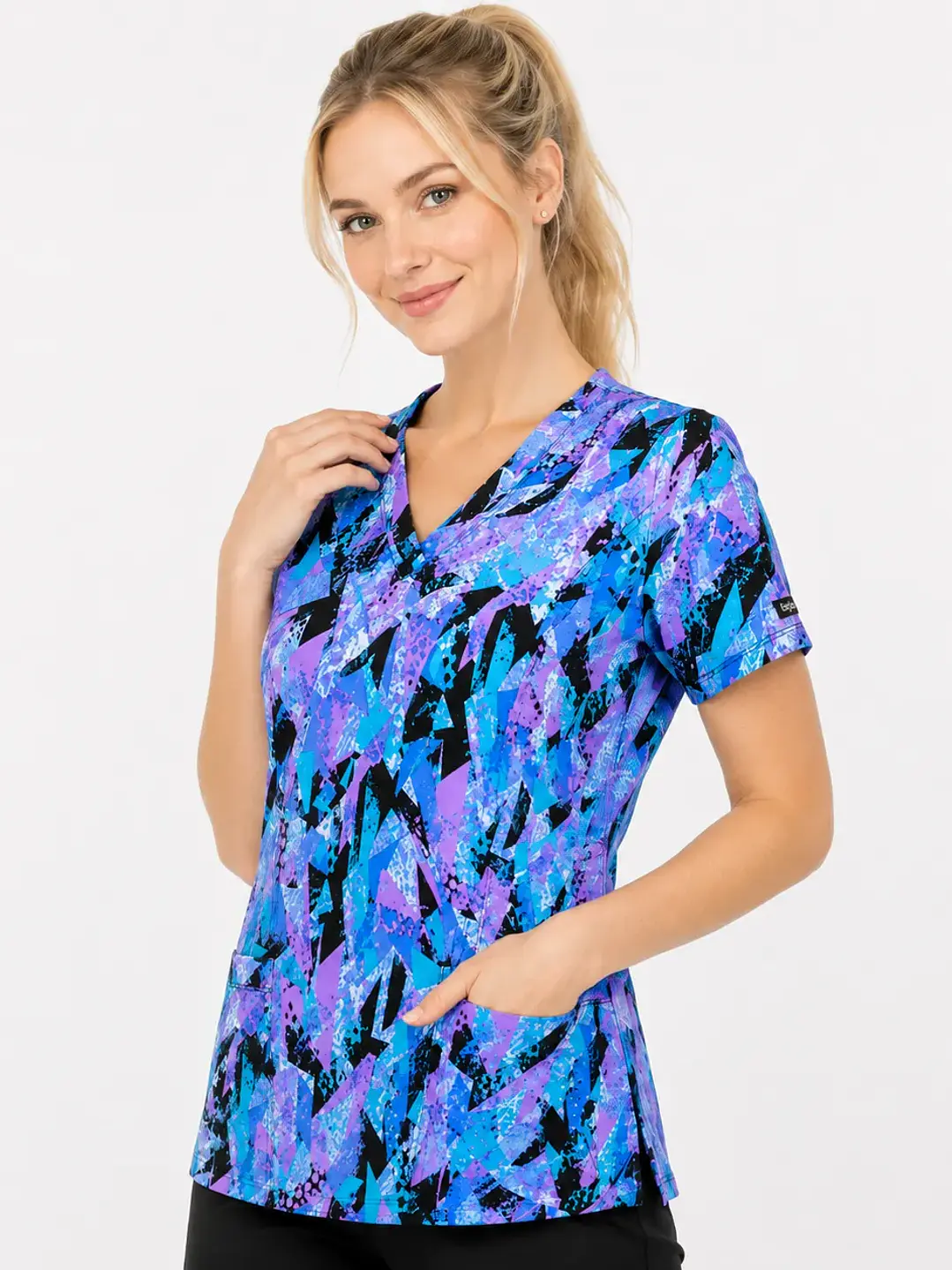 Blusa Médica Estampada Prisma Índigo Mujer | Égida Uniformes - Uniformes clínicos Égida Chile