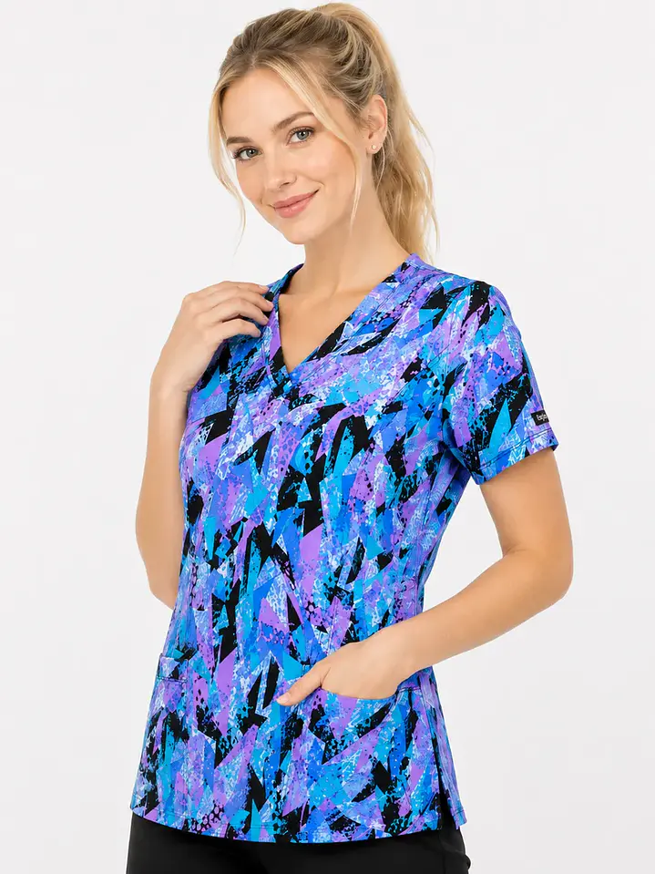 Blusa Médica Estampada Prisma Índigo Mujer | Égida Uniformes 1