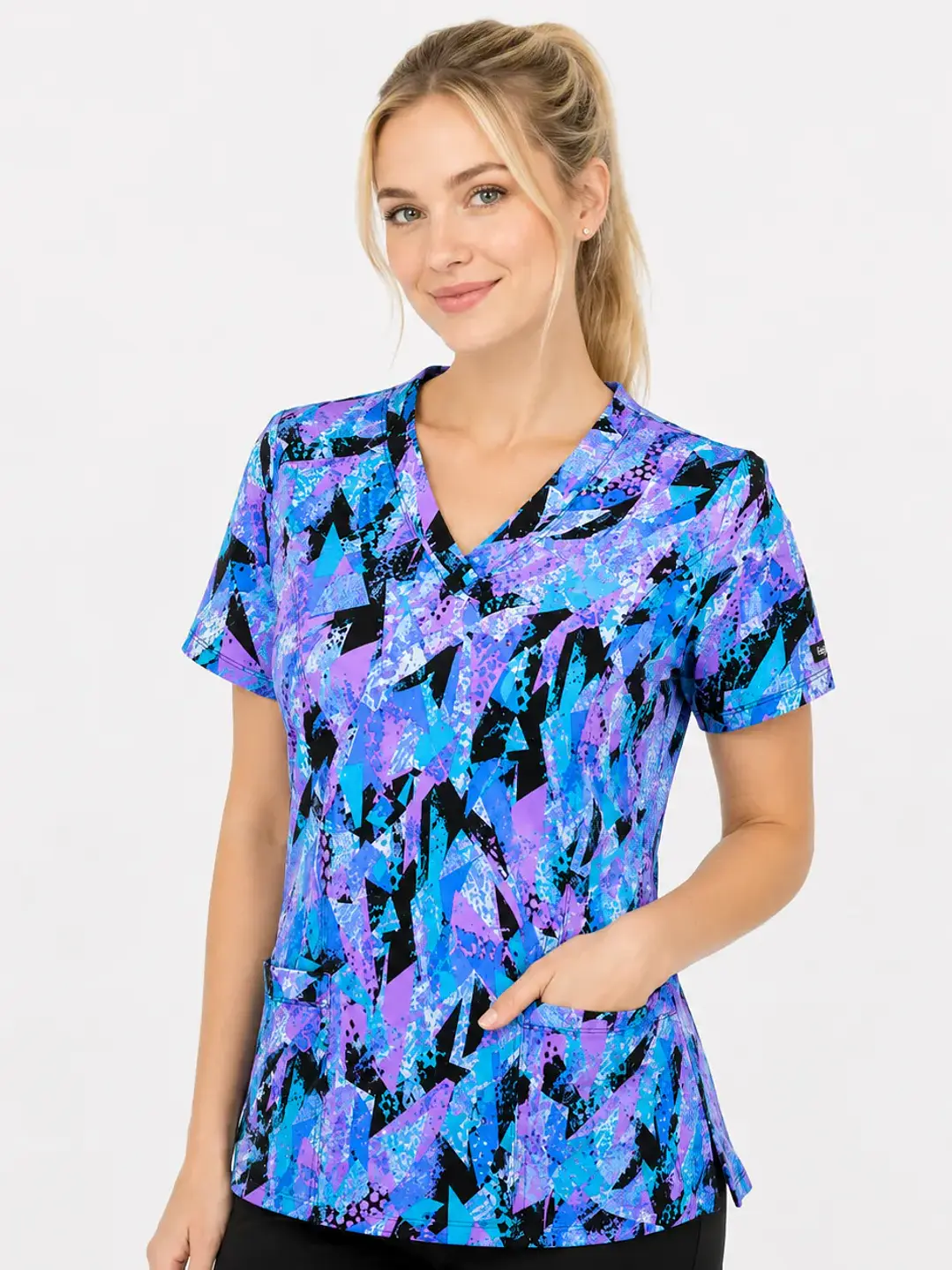 Blusa Médica Estampada Prisma Índigo Mujer | Égida Uniformes - Uniformes clínicos Égida Chile