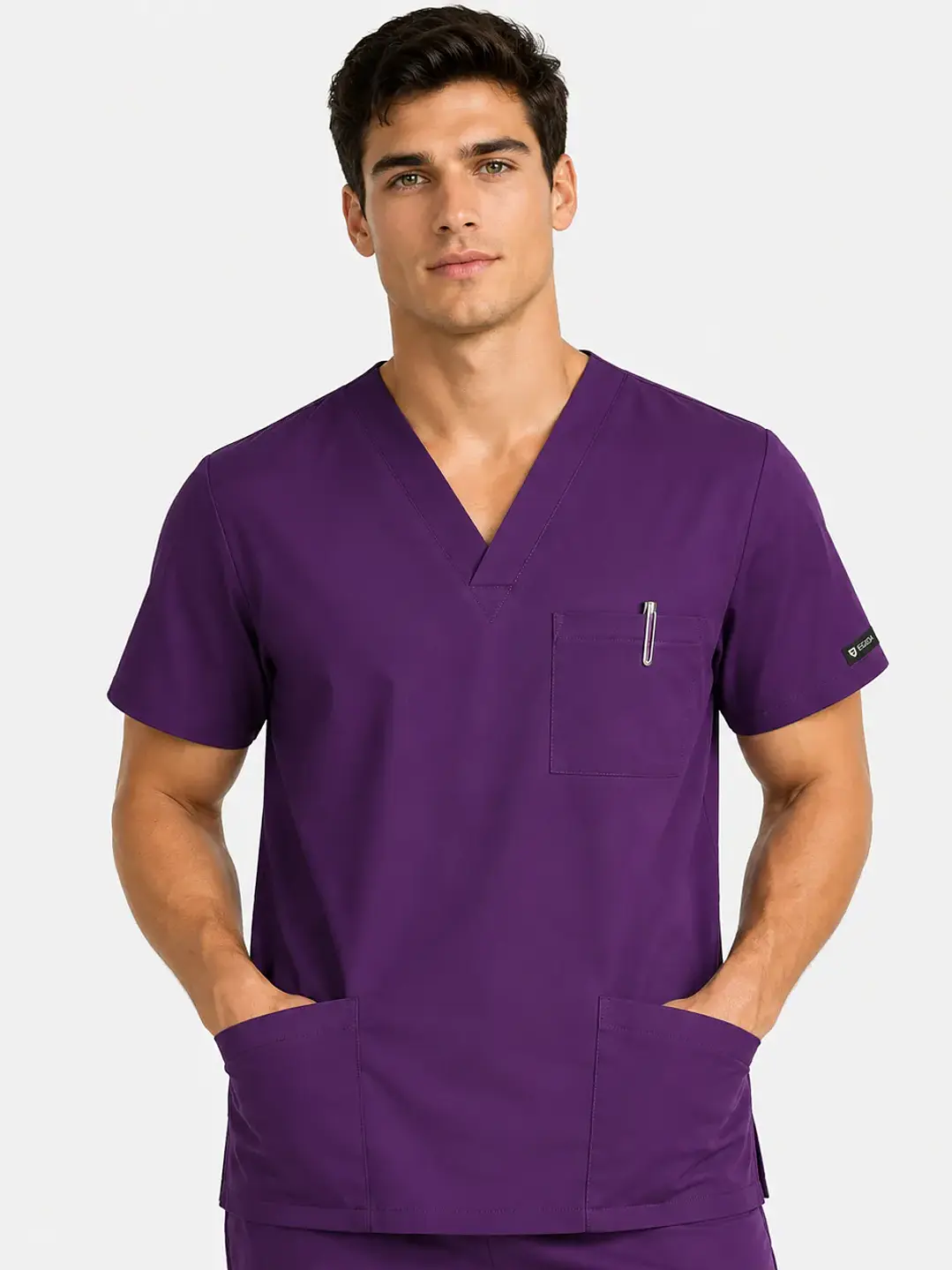 Polera Médica Cargo Hombre Cuello en V Antifluido Morada | Egida - Uniformes clínicos Égida Chile