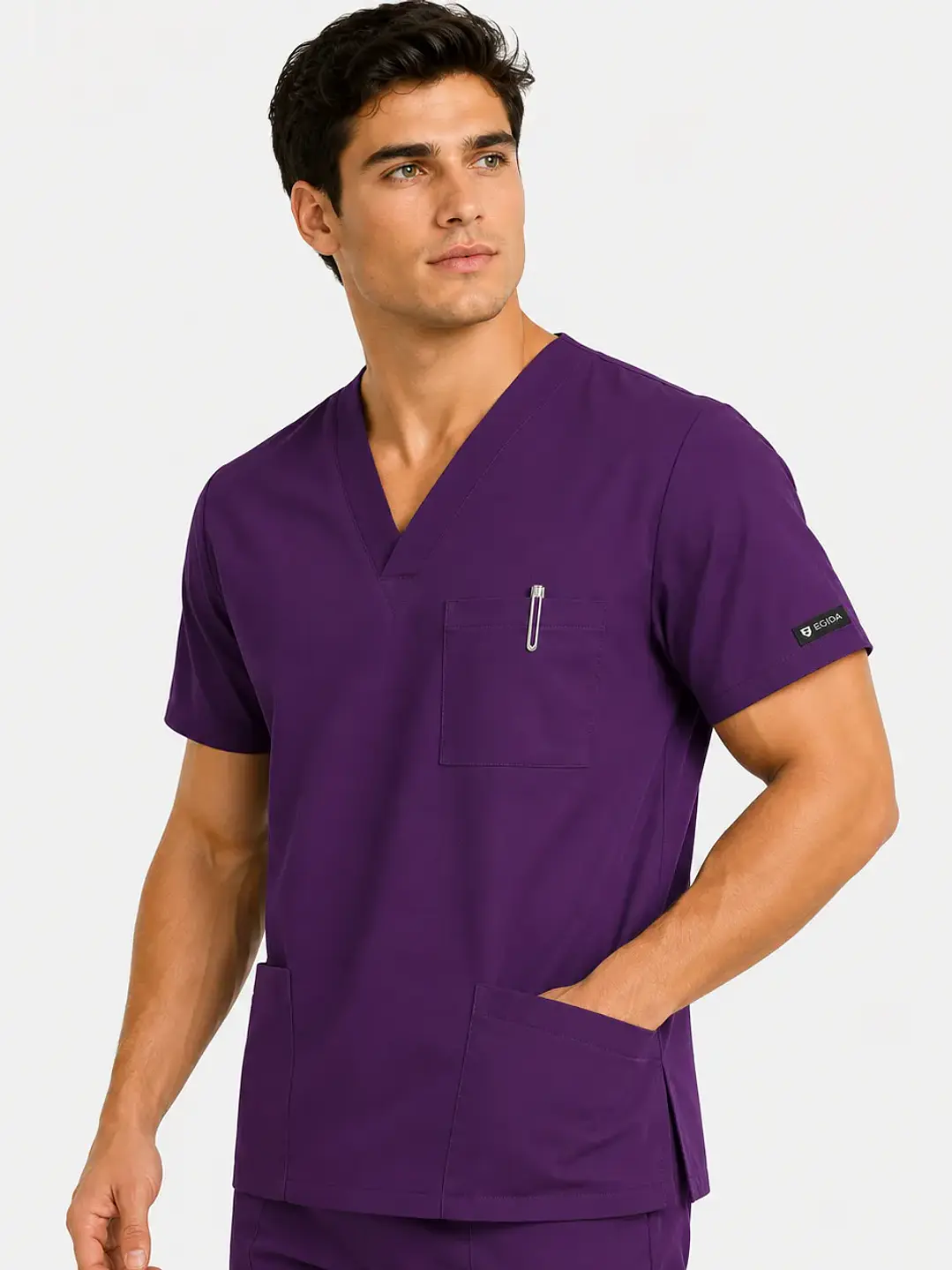 Polera Médica Cargo Hombre Cuello en V Antifluido Morada | Egida - Uniformes clínicos Égida Chile