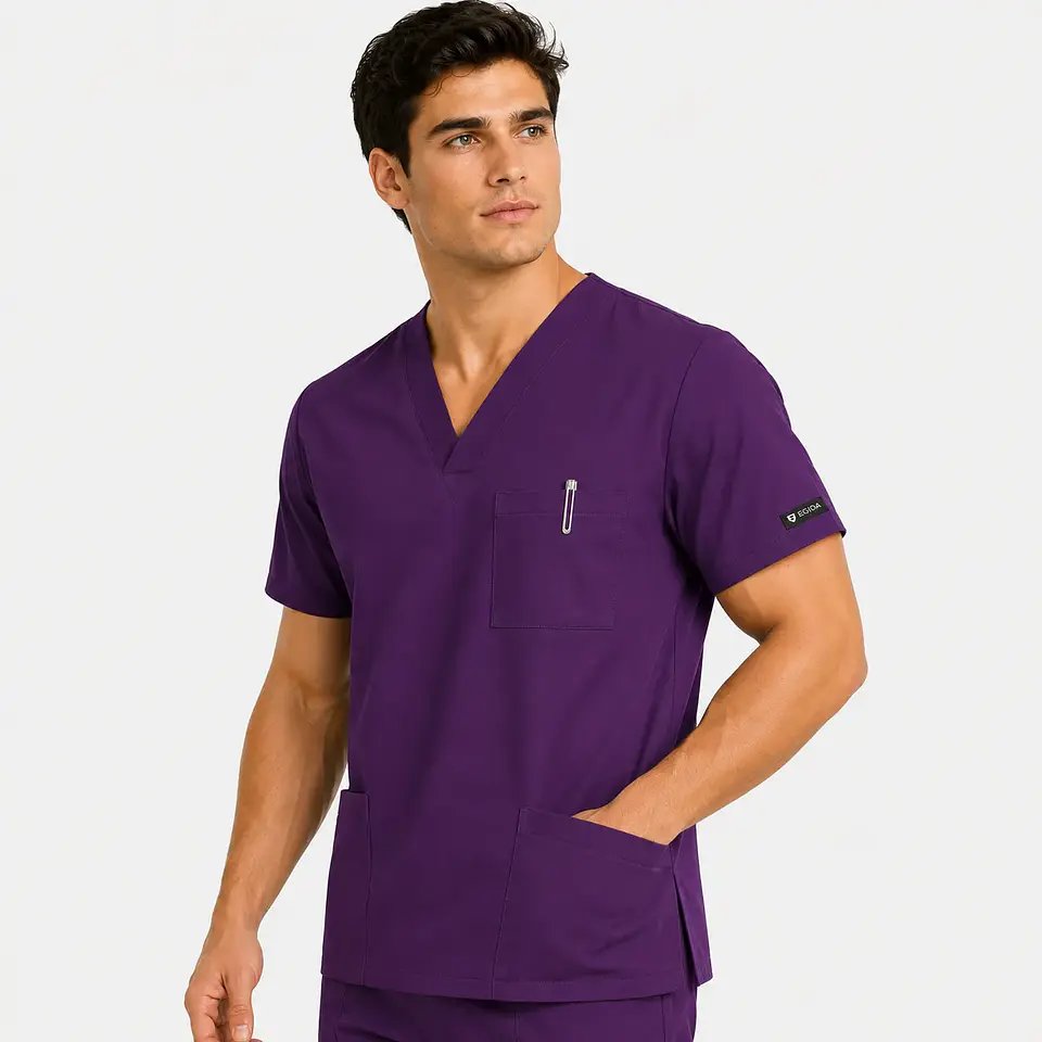 Polera Médica Cargo Hombre Cuello en V Antifluido Morada | Egida 2