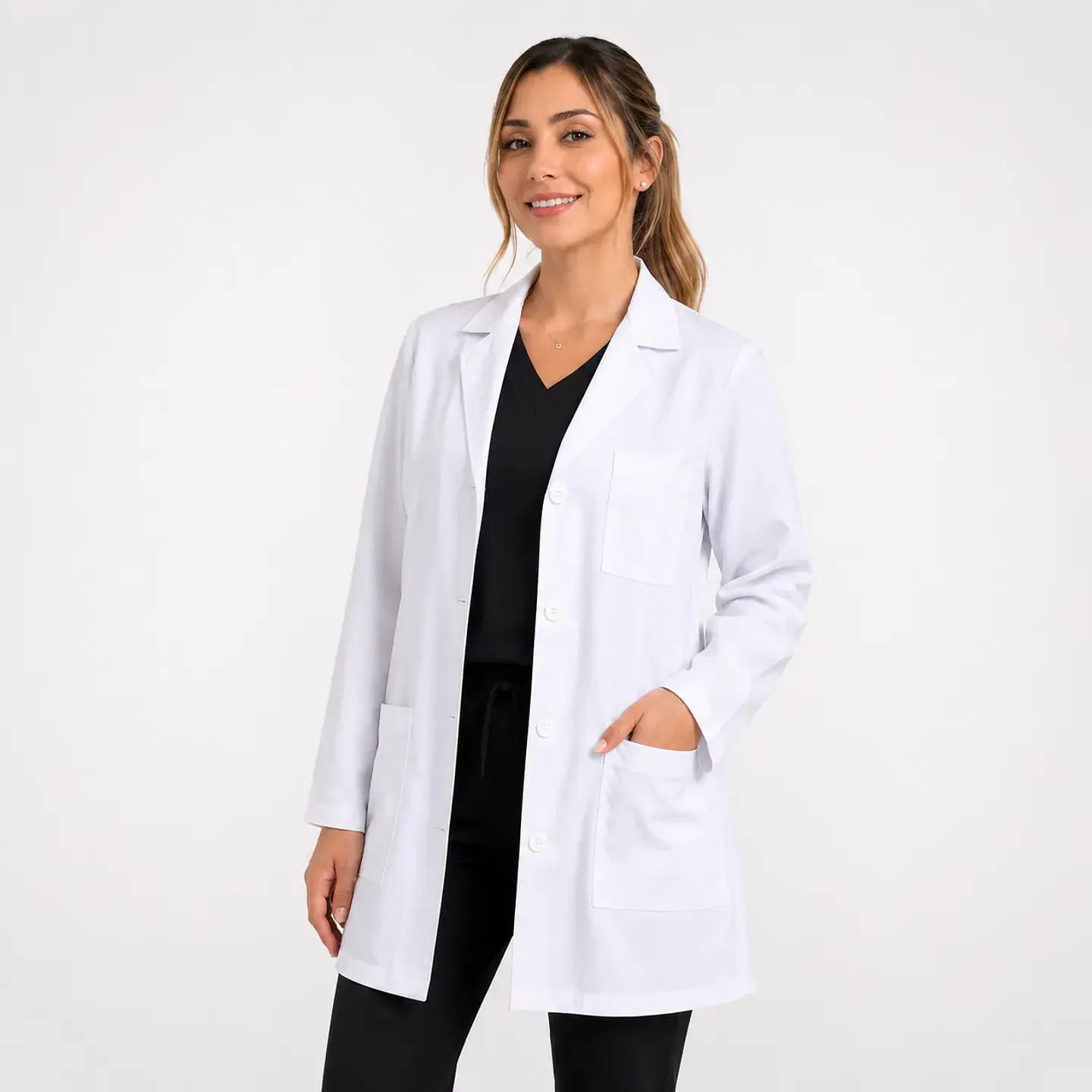 Bata Clínica Blanca Antifluido para Mujer | Égida Uniformes 1