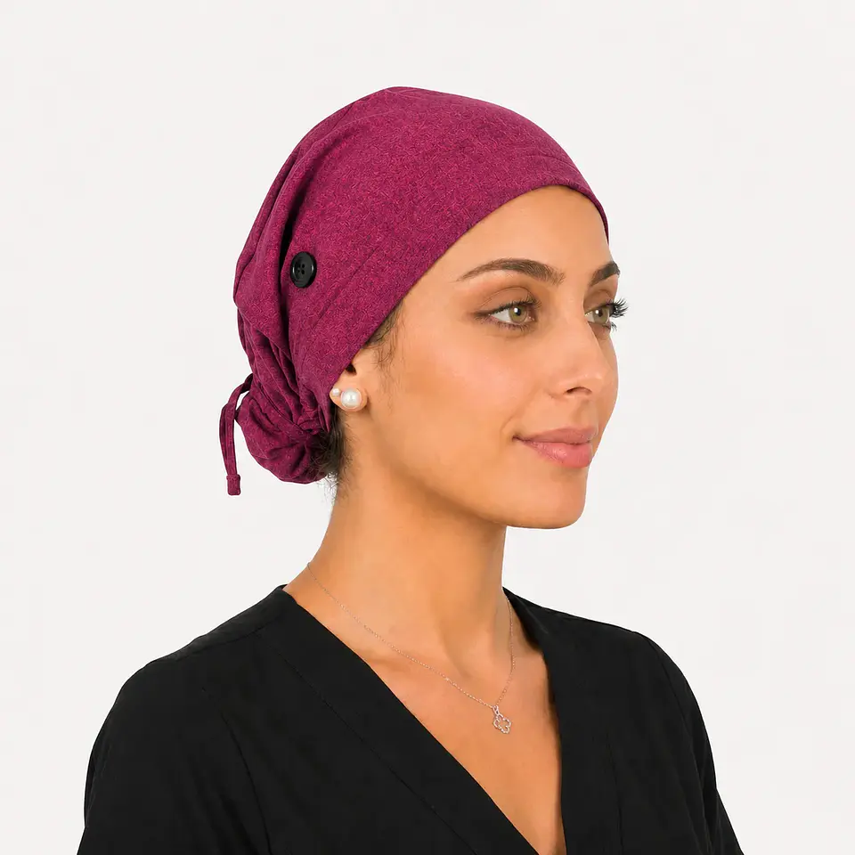 Gorro Clínico con Botones para Mascarilla - Diseño Ciruela Jaspe 3