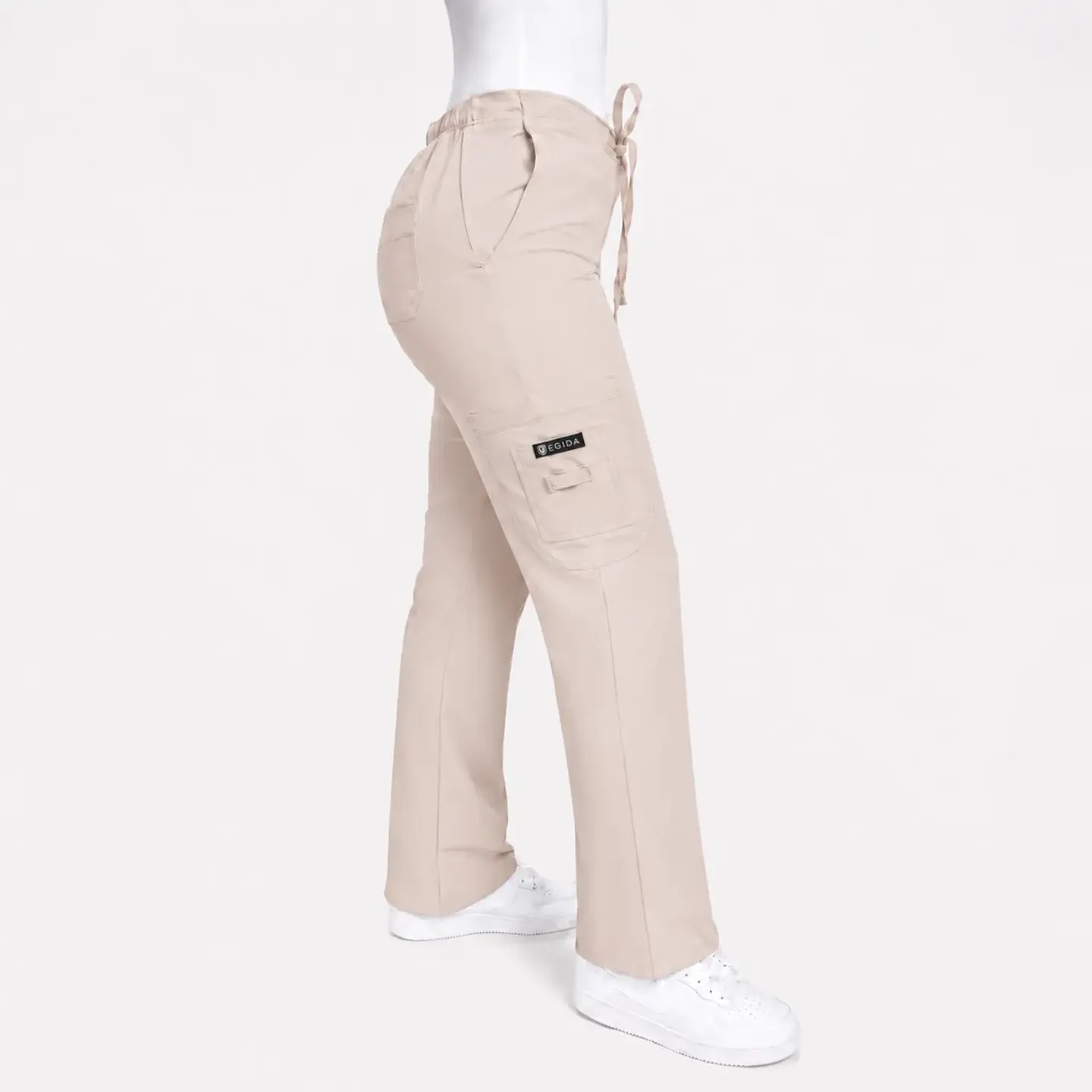 Pantalón Clínico para Mujer Modelo Cargo Antifluido Elasticado Beige 1