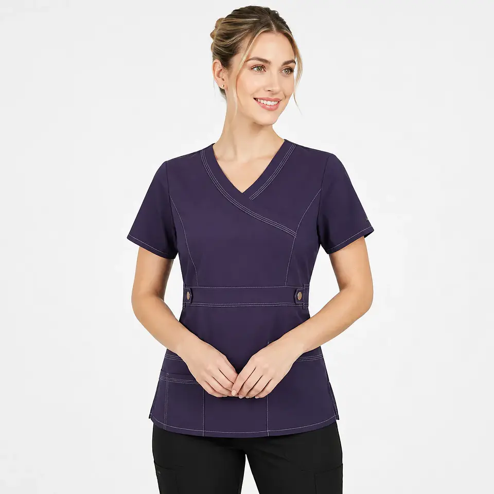 Blusa Clínica Mujer Amatista Cuello Cruzado Morada con Costuras en Contraste 1