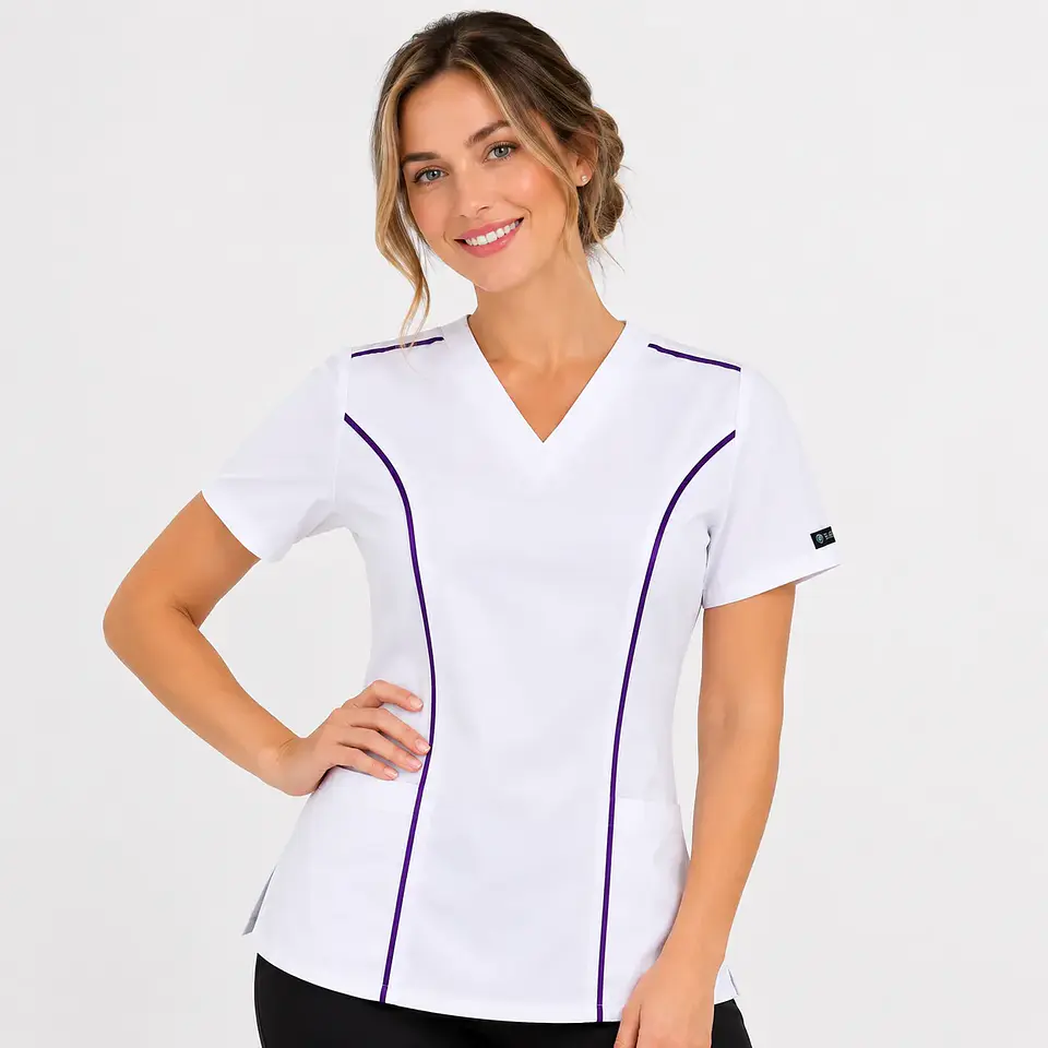 Blusa Clínica Mujer Freya Blanca Antifluido con Ribete Morado 2
