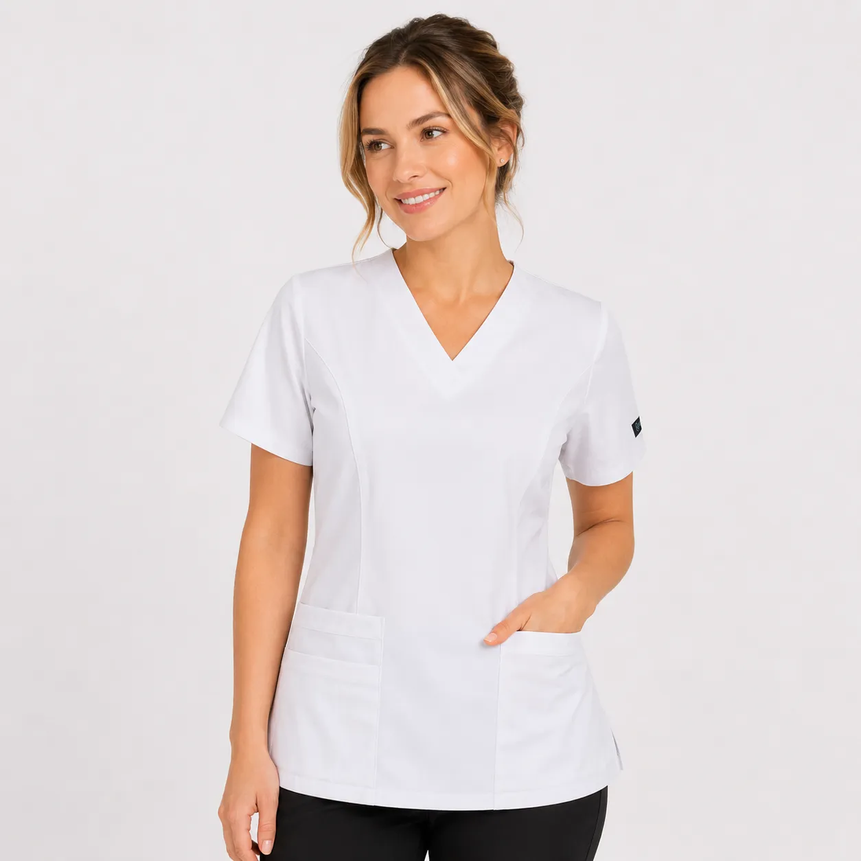Blusa Clínica para Mujer Modelo Iris Antifluido y Elasticada – Blanca