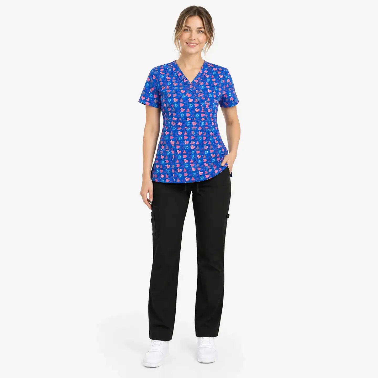 Conjunto Clínico para Mujer – Blusa Estampada Corazón Infinito Azul Rey y Pantalón Cargo Negro 1