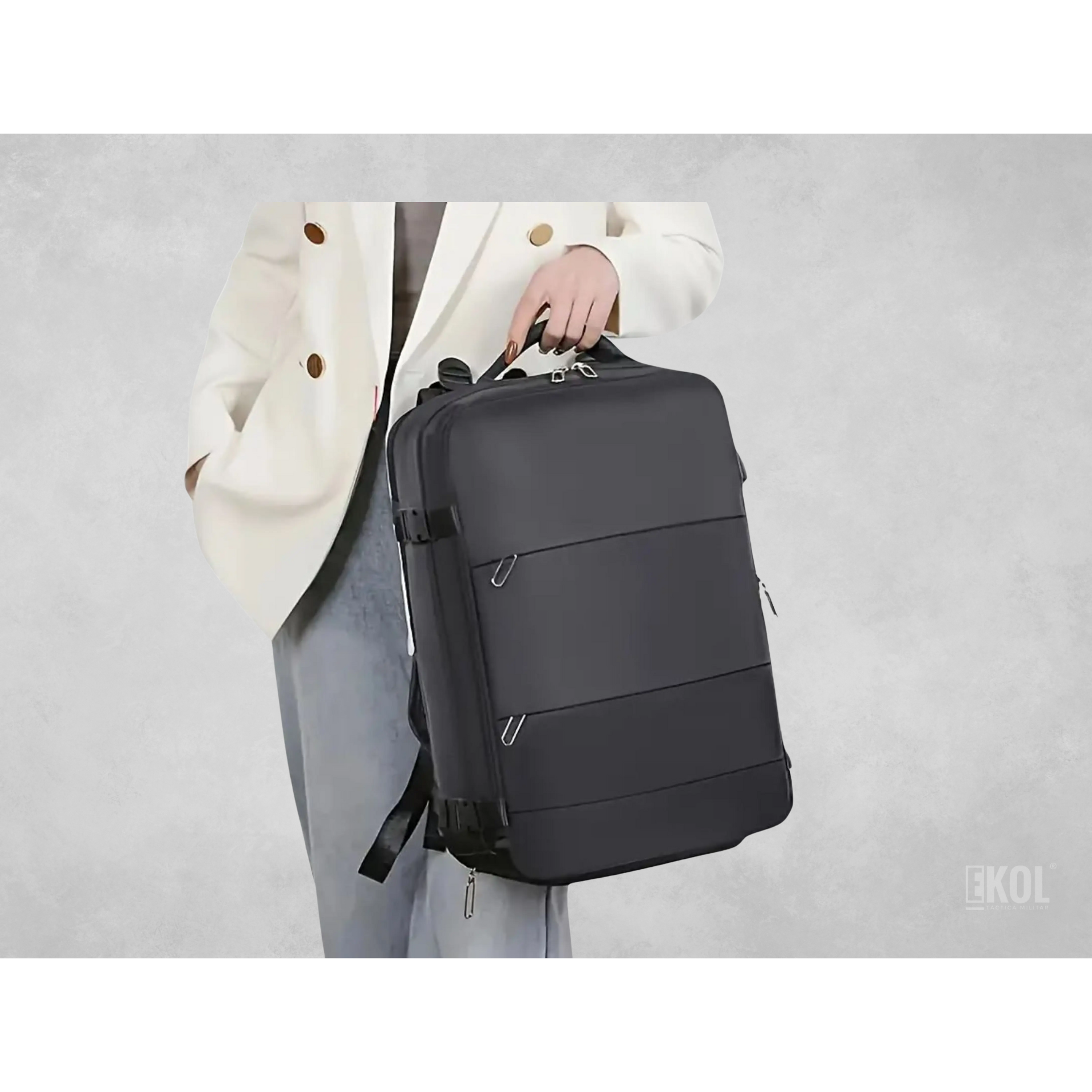 Mochila Viaje Versátil Expandible con Puerto de Carga 10