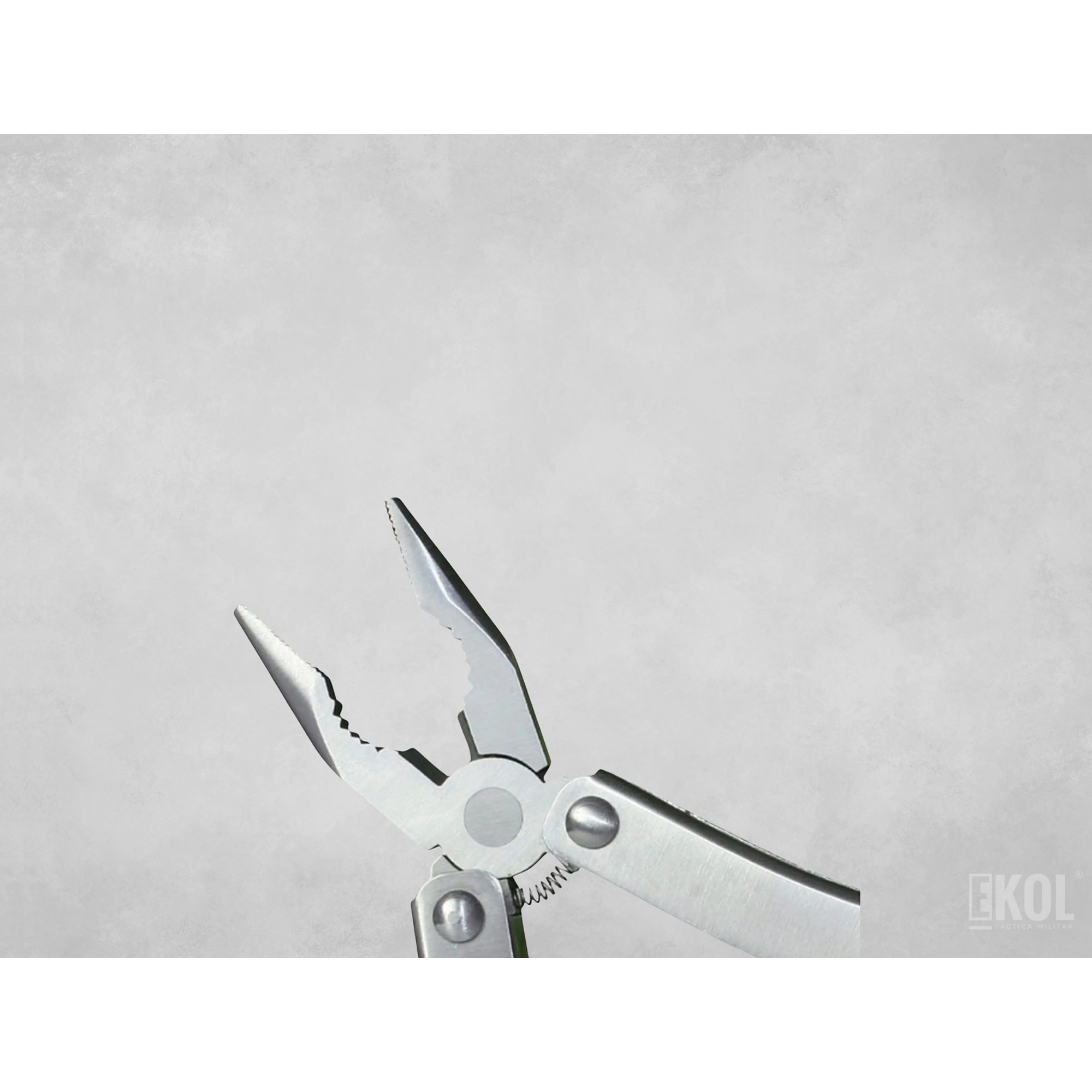 Alicate Multiherramienta Silverback 10 en 1 + Linterna 2