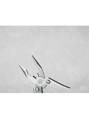 Alicate Multiherramienta Silverback 10 en 1 + Linterna