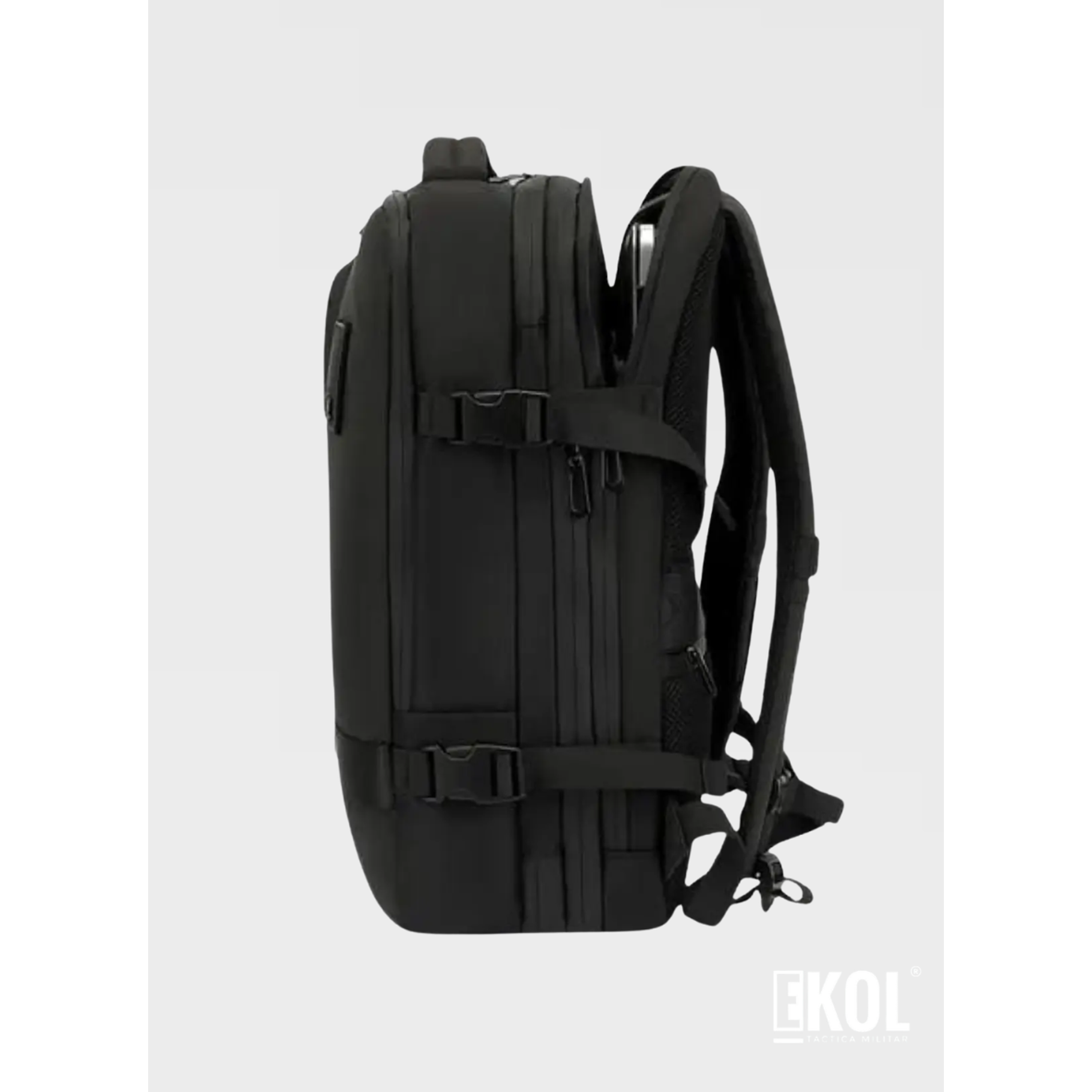 Mochila de Viaje 3 en 1: Impermeable, con Puerto USB y Bolsa de Compresión 4