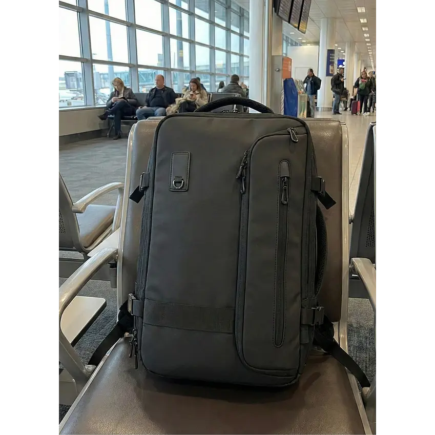 Mochila de Viaje 3 en 1: Impermeable, con Puerto USB y Bolsa de Compresión 1
